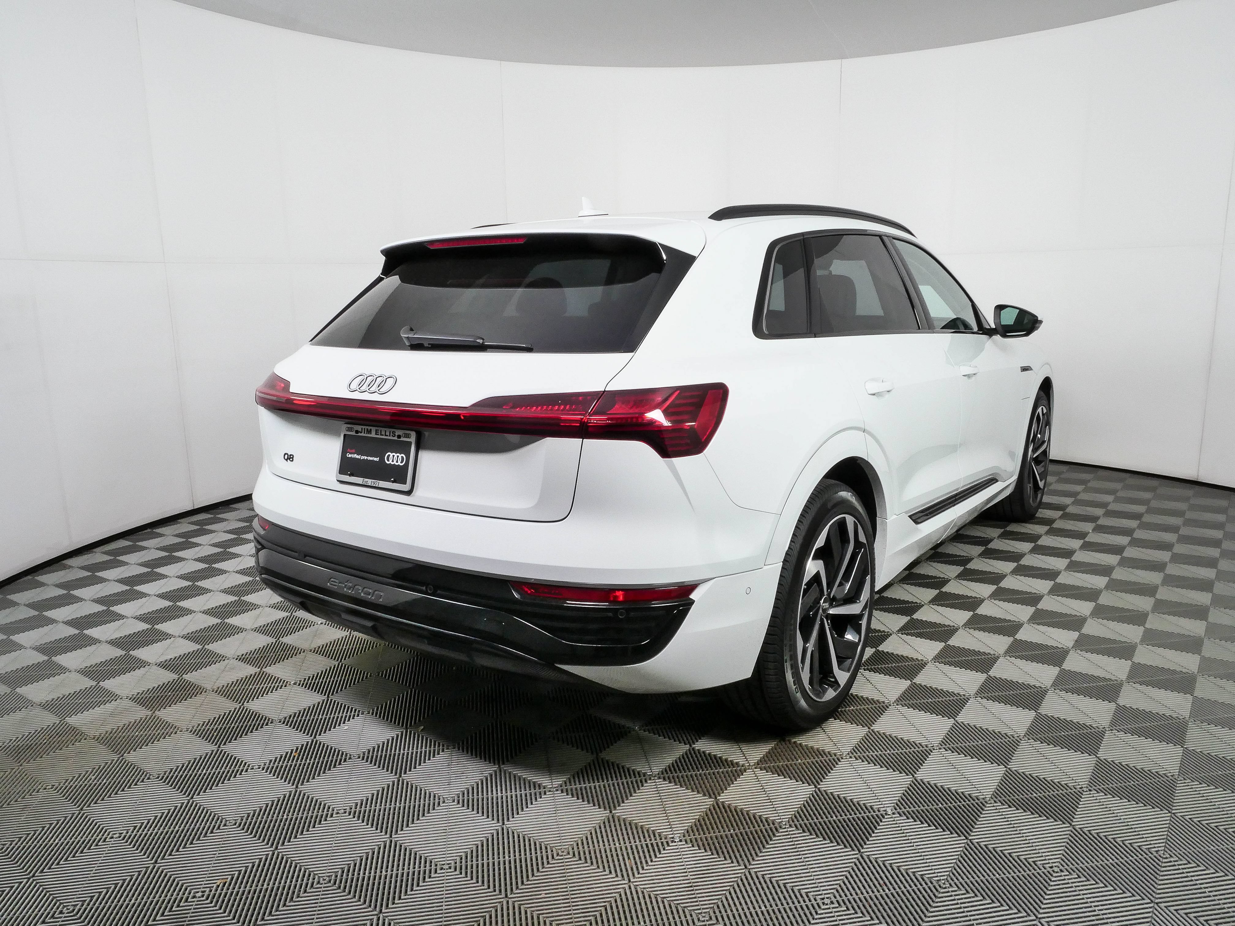 Certified 2024 Audi Q8 e-tron Prestige w/ Prestige Package AWD/4WD image 17