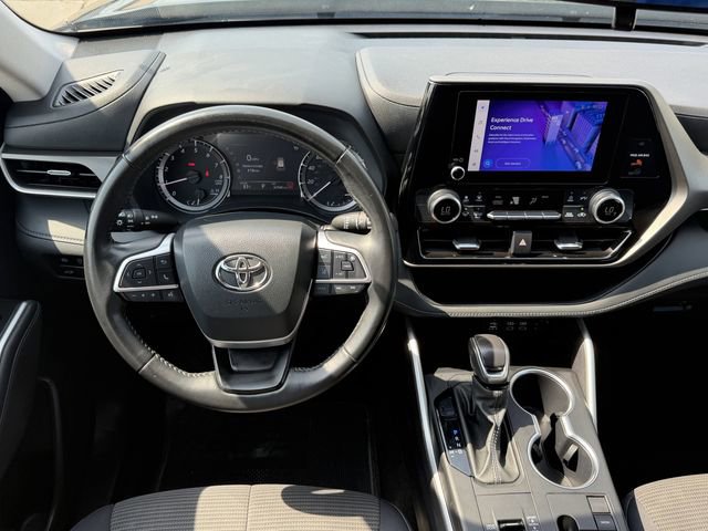 Certified 2024 Toyota Highlander LE FWD image 10