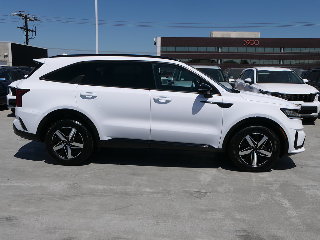 Used 2023 Kia Sorento S w/ Panoramic Sunroof Package FWD image 2