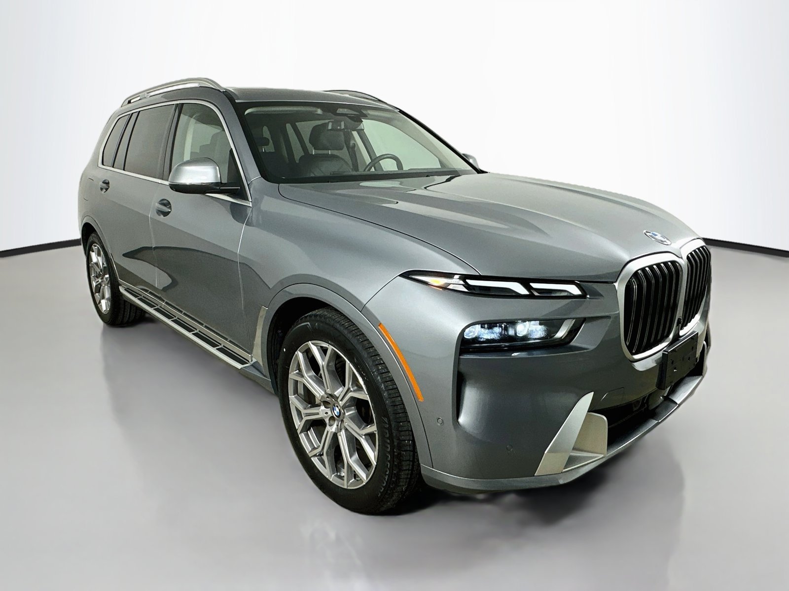 Used 2024 BMW X7 xDrive40i w/ Premium Package AWD/4WD image 3