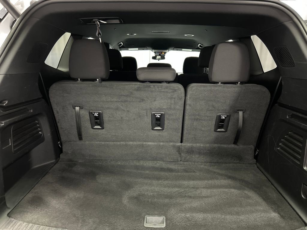 Used 2025 GMC Acadia Elevation image 25