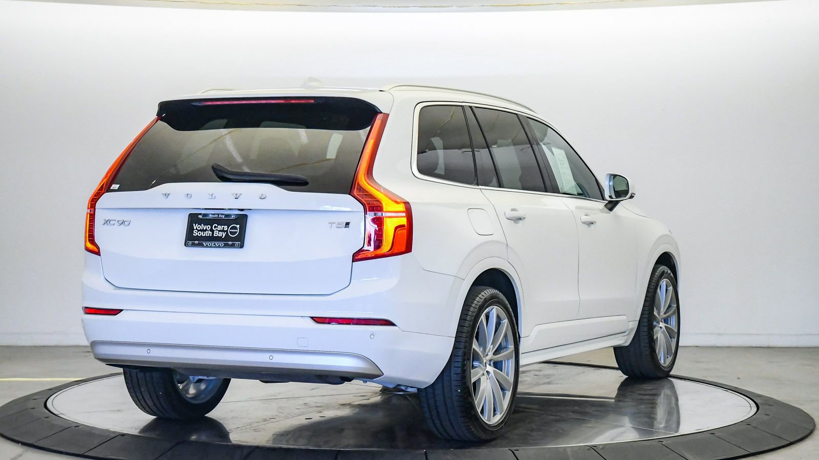 Certified 2022 Volvo XC90 T5 Momentum AWD/4WD image 5