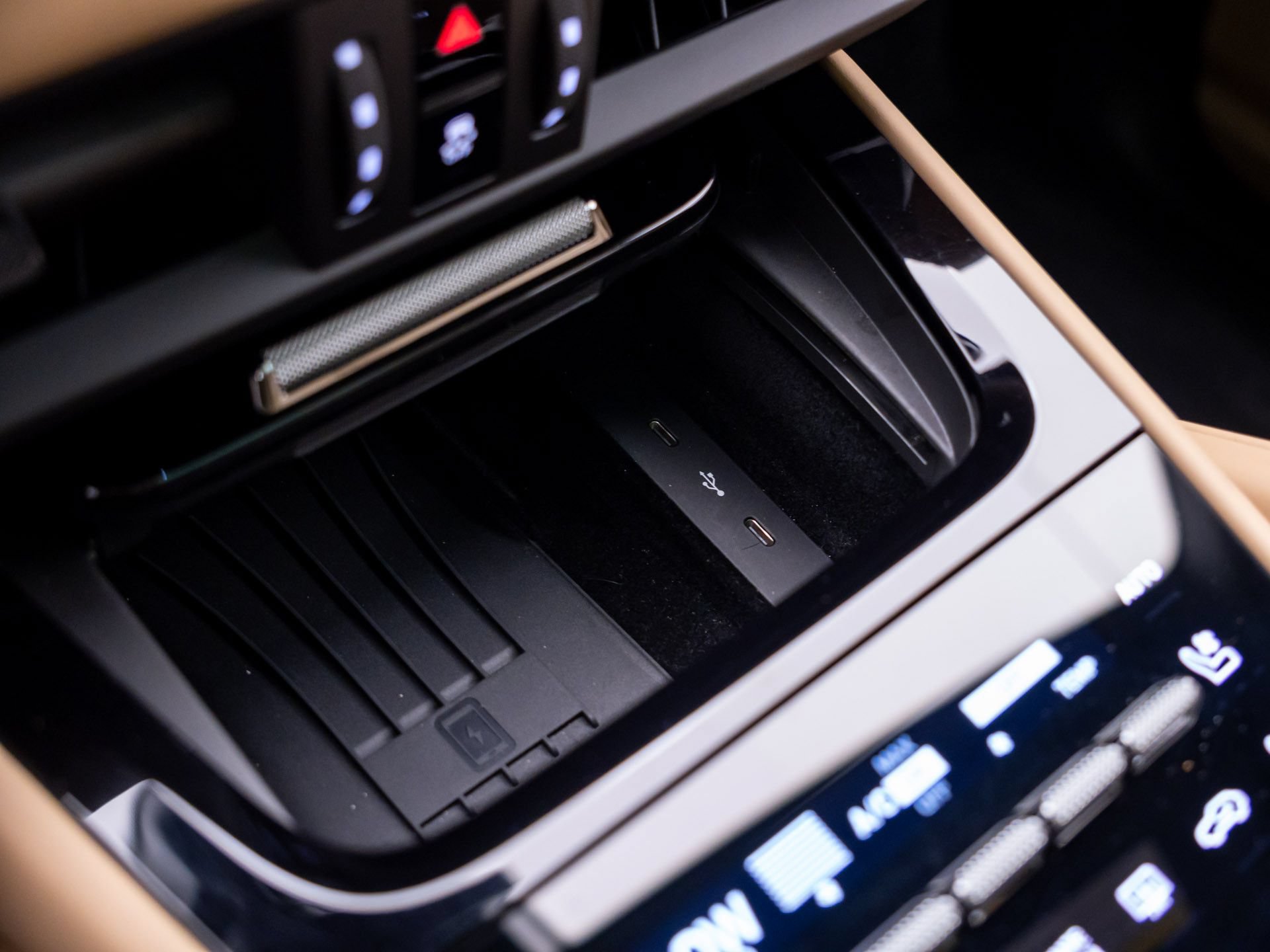Certified 2024 Porsche Cayenne AWD/4WD image 27