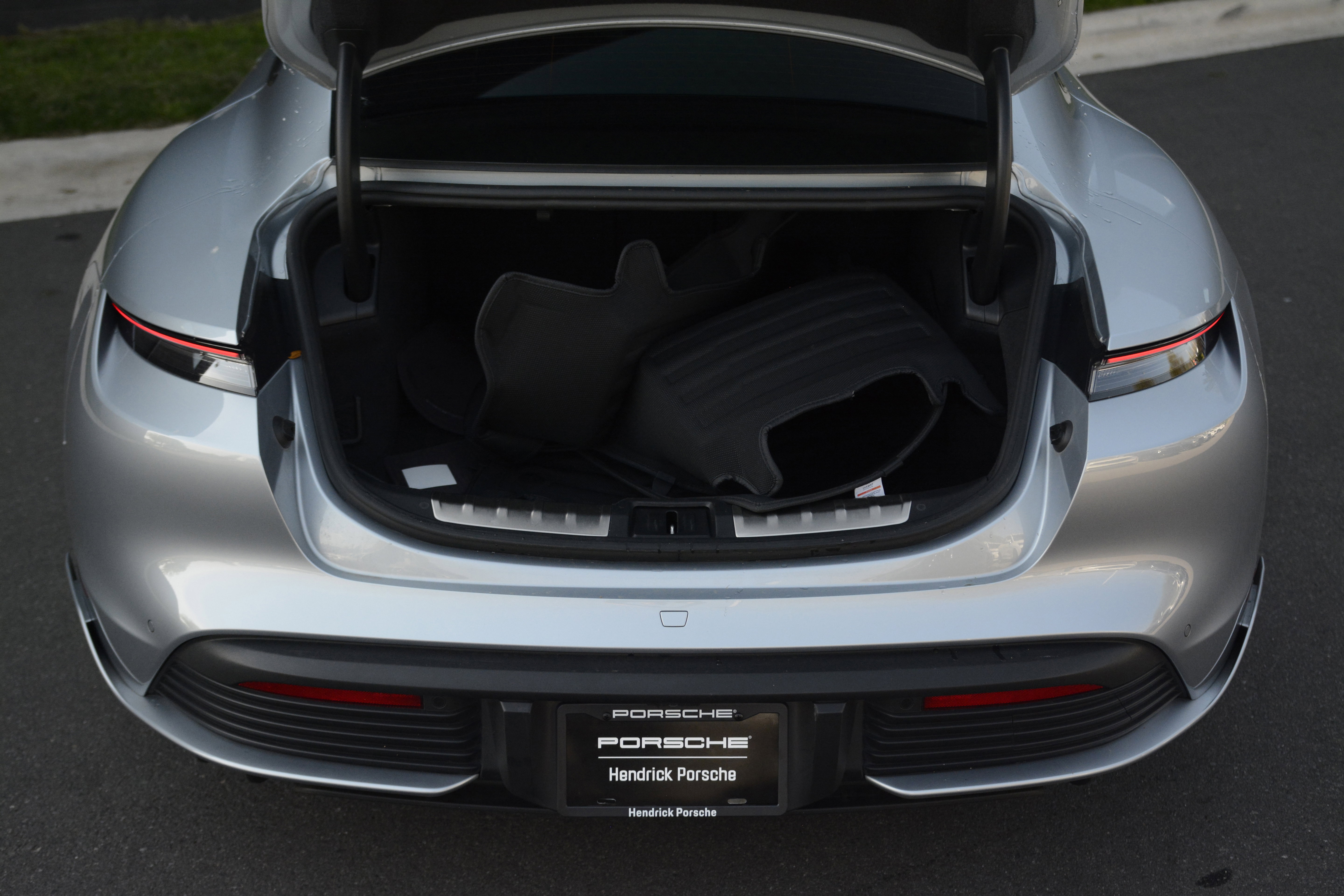 Certified 2022 Porsche Taycan 4S image 39