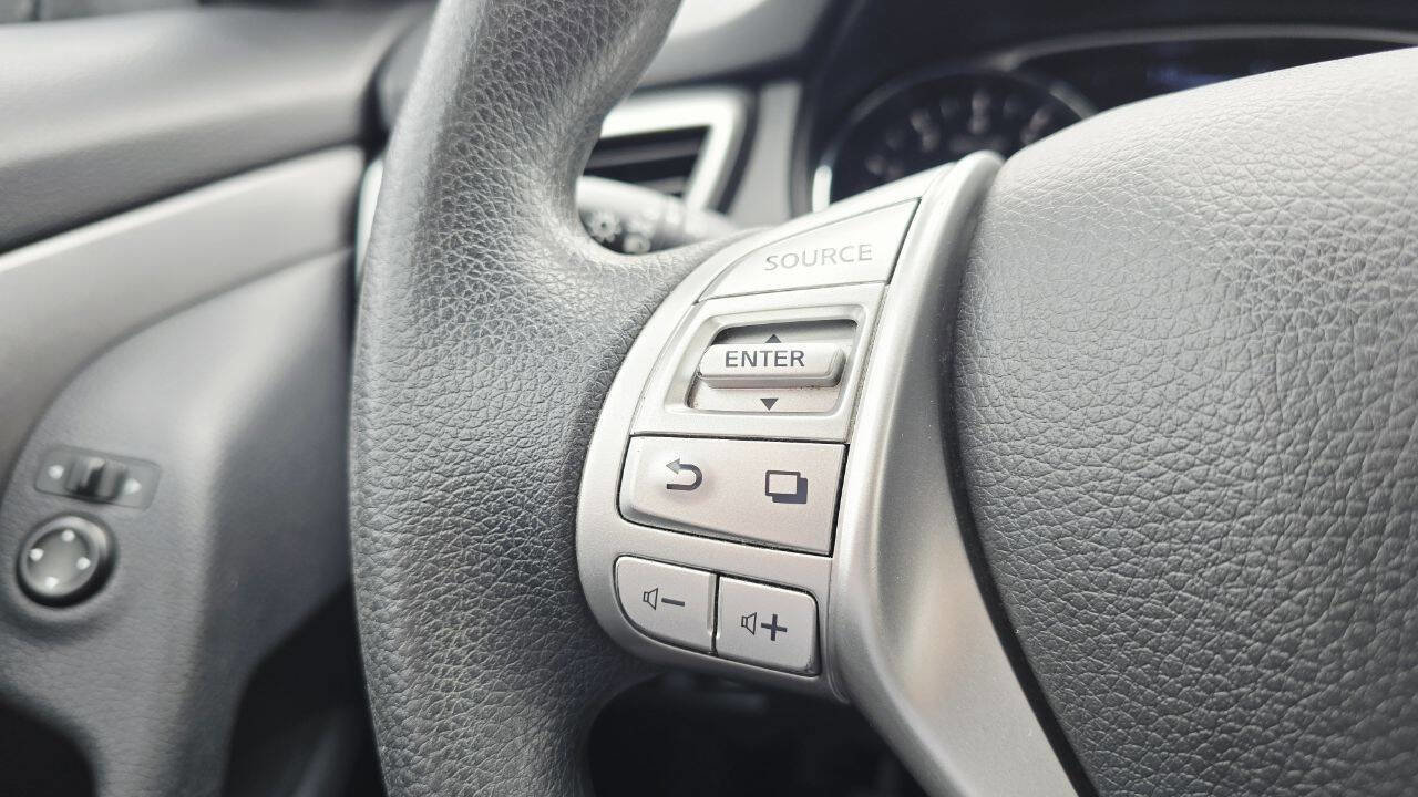 Used 2014 Nissan Rogue SV AWD/4WD image 25