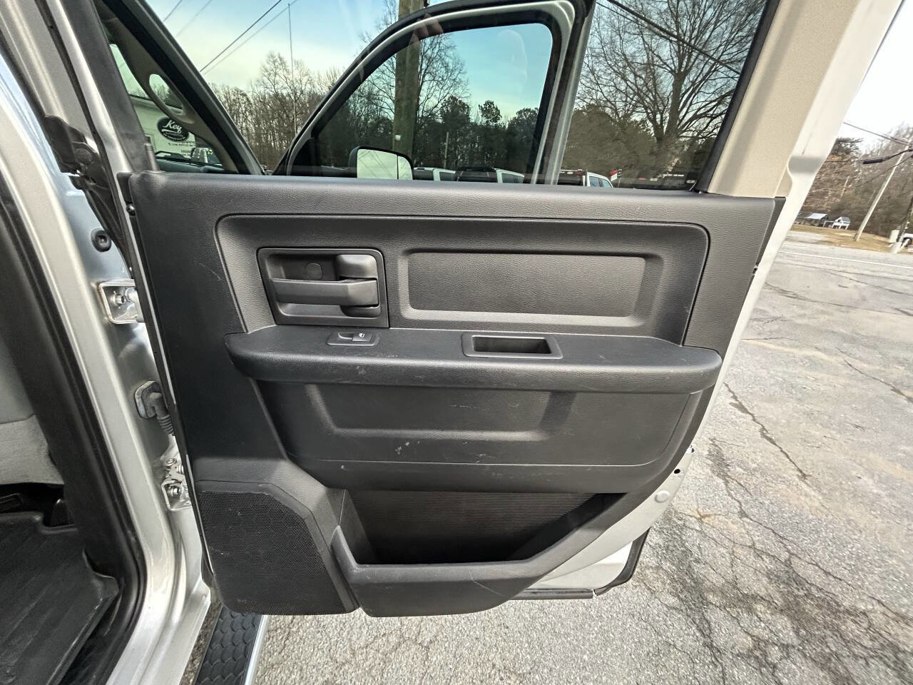 Used 2018 RAM 3500 Tradesman w/ Chrome Appearance Group image 19