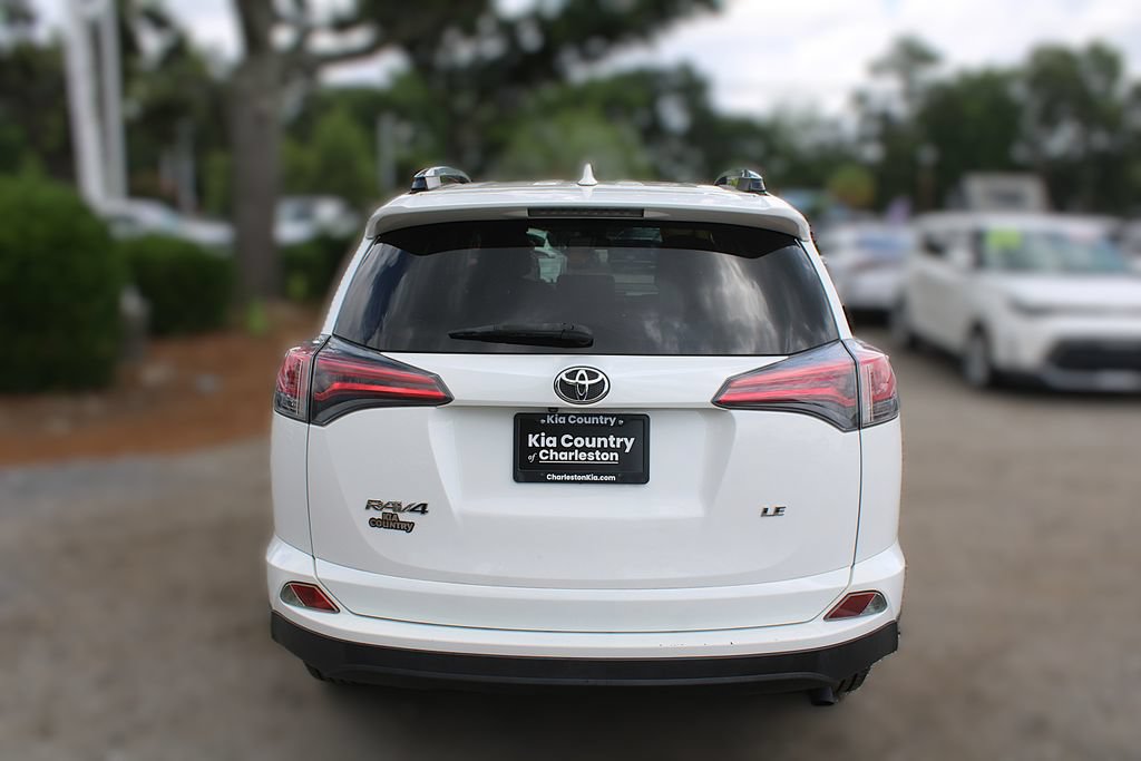 Used 2018 Toyota RAV4 LE FWD image 8