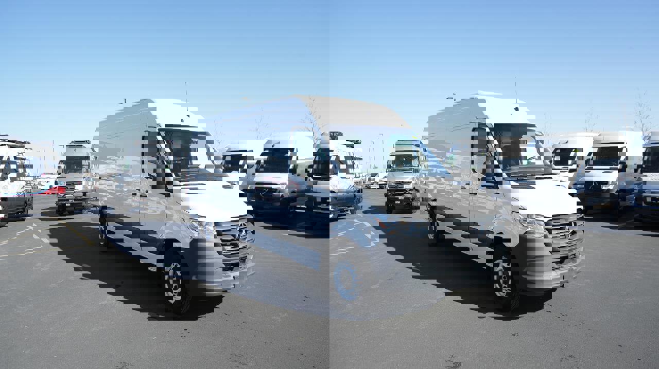 Used 2023 Mercedes-Benz Sprinter 2500 image 3