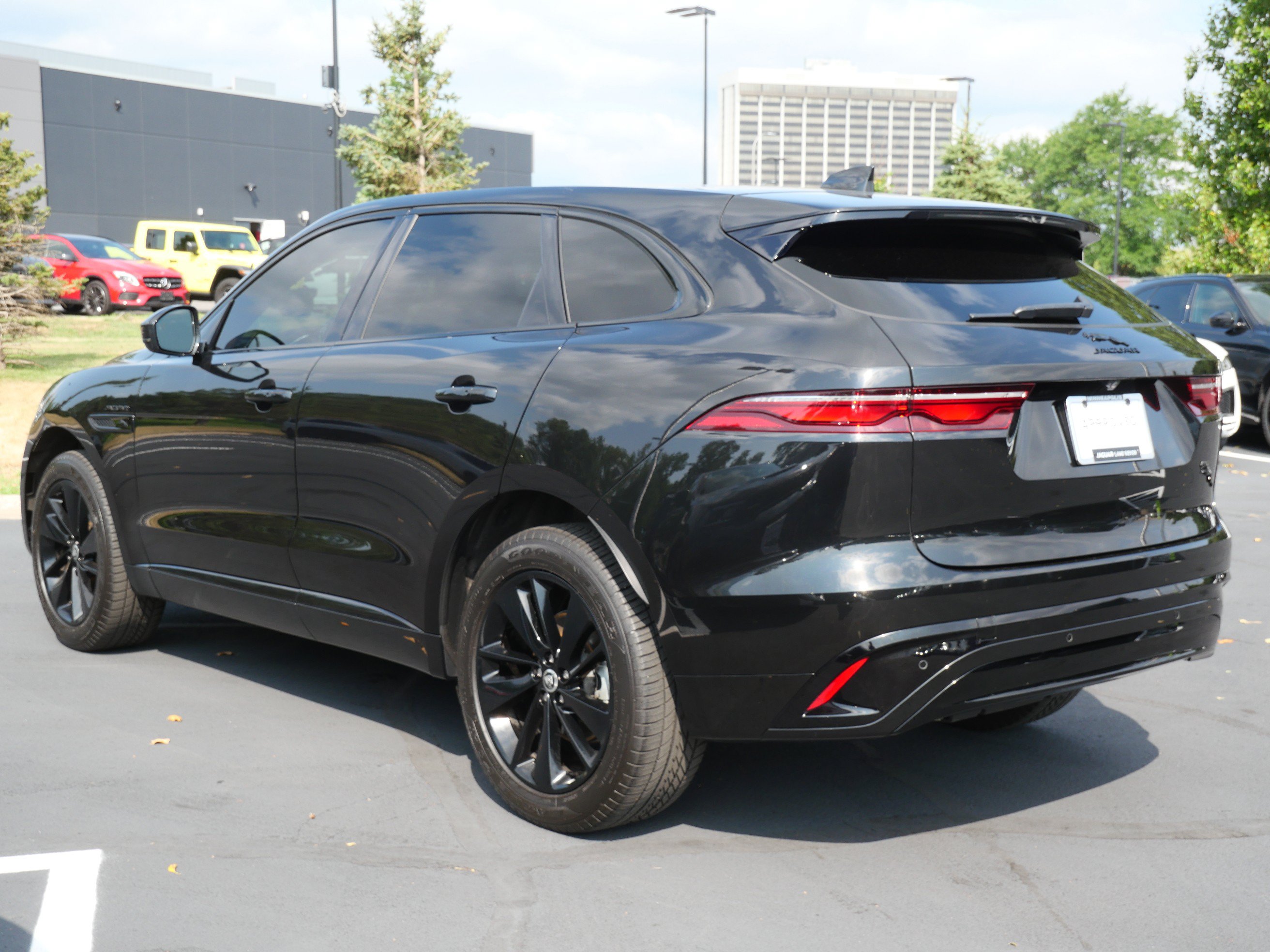 Certified 2025 Jaguar F-PACE R-Dynamic S AWD/4WD image 3