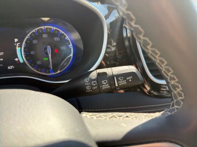 Used 2023 Chrysler Pacifica Limited FWD image 50