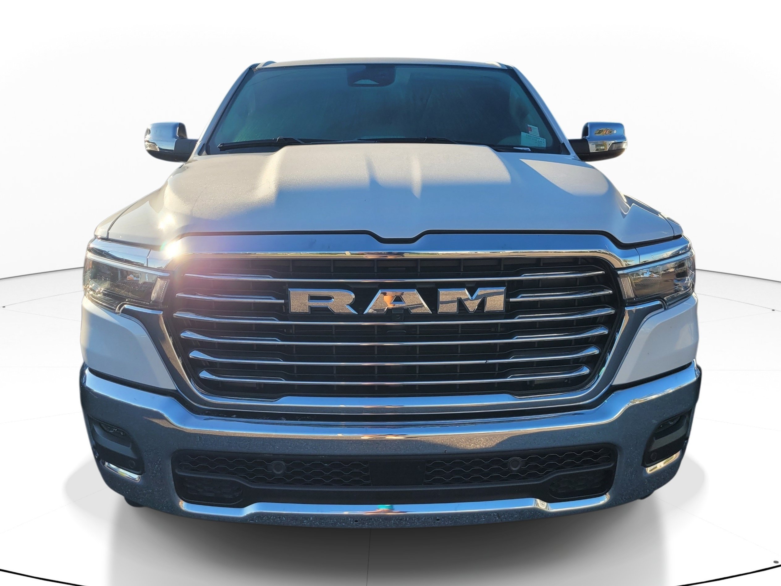 Used 2025 RAM 1500 Laramie AWD/4WD image 2