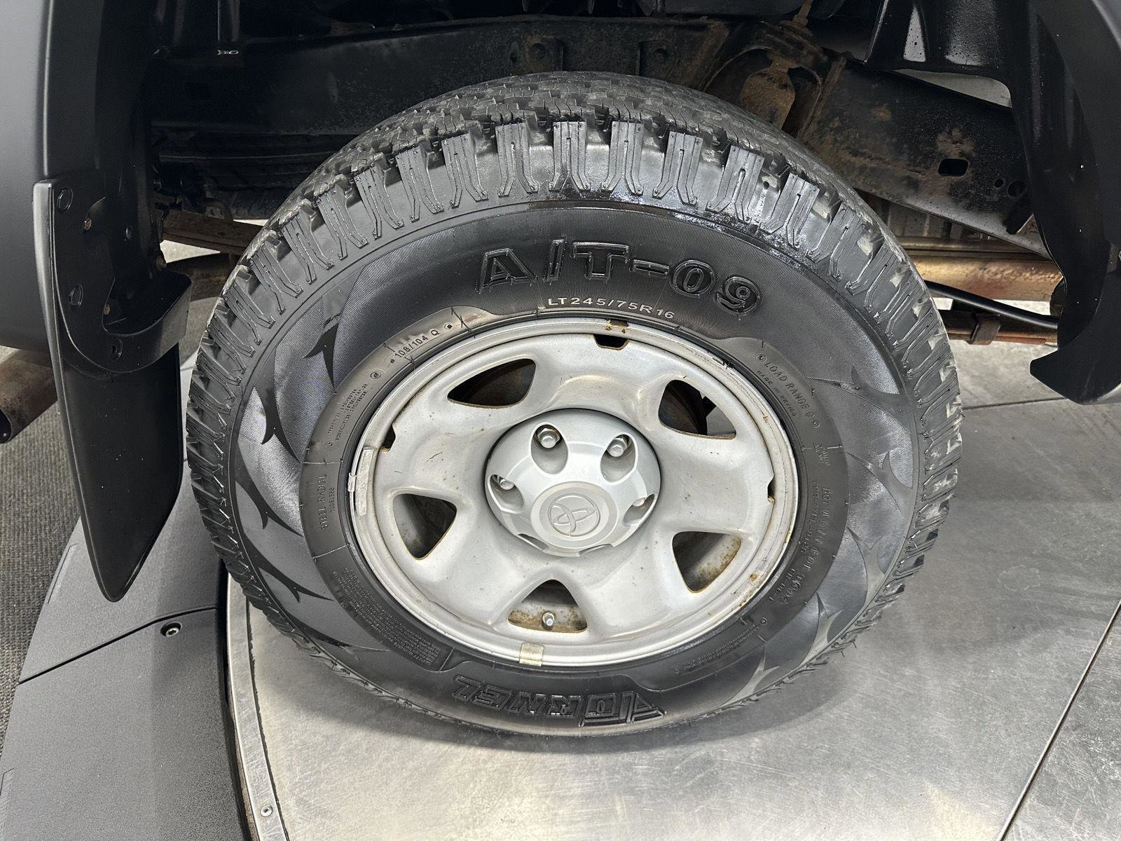 Used 2013 Toyota Tacoma 4x4 Regular Cab image 11