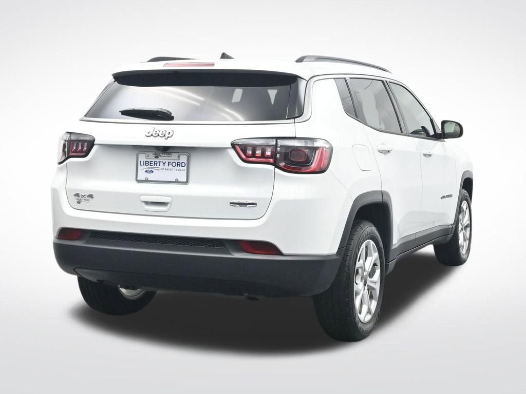 Used 2025 Jeep Compass Latitude AWD/4WD image 7