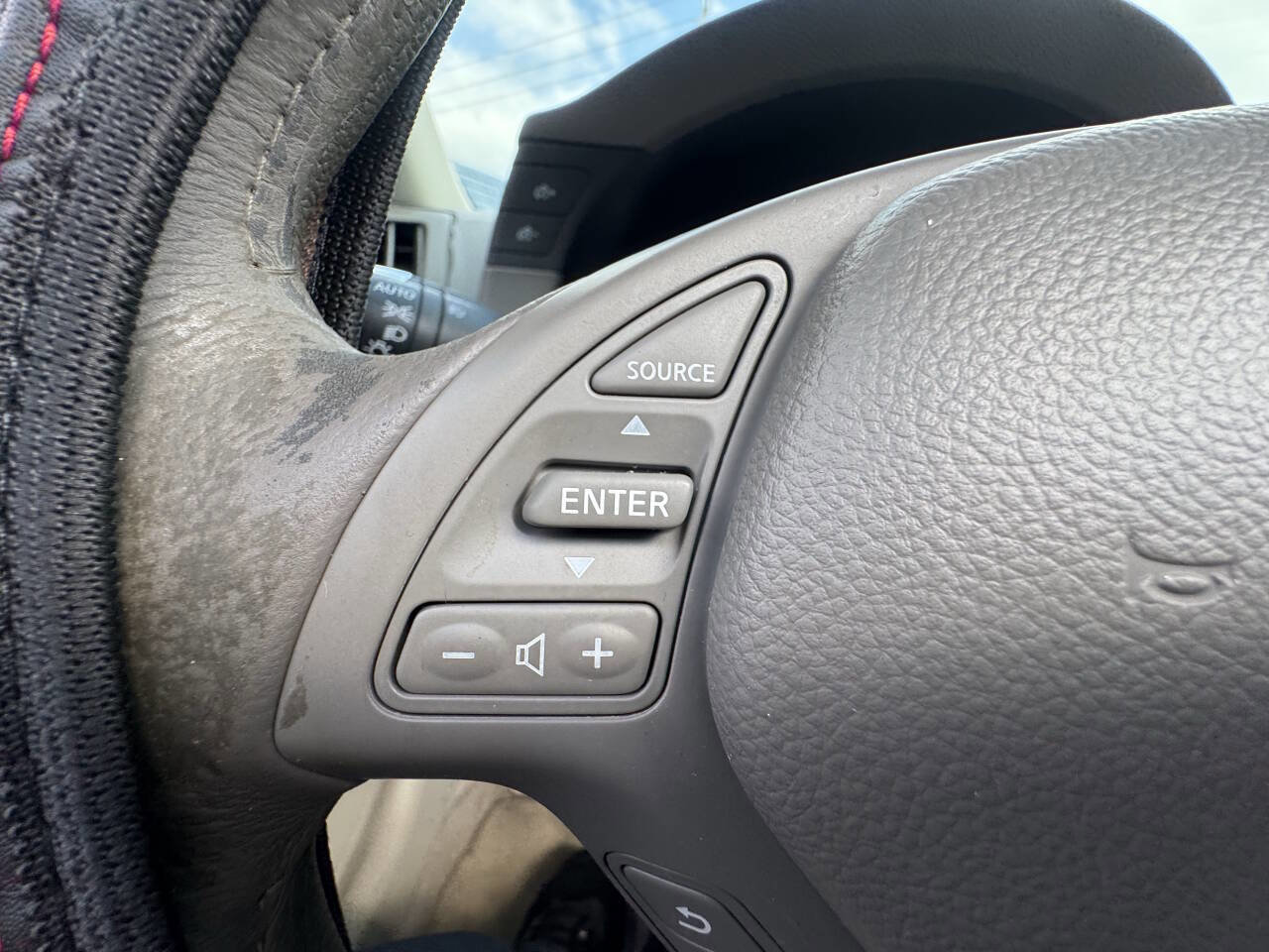 Used 2010 INFINITI G37 Base 2dr Convertible w/ Premium Pkg image 34