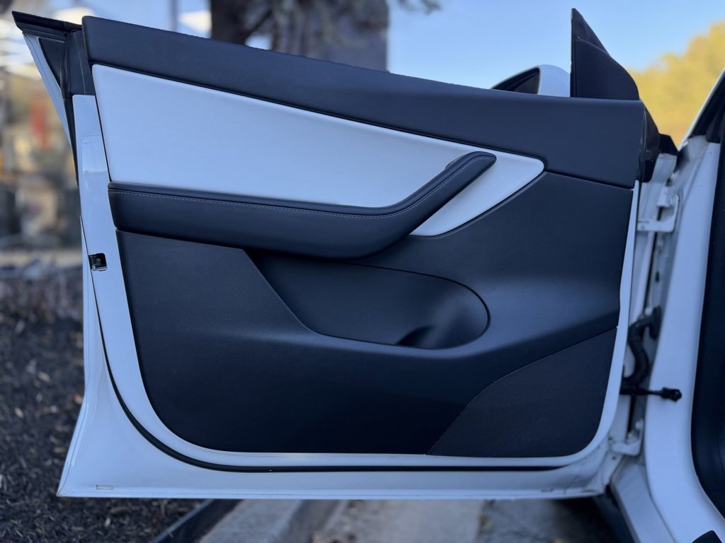 Used 2021 Tesla Model Y Long Range image 27