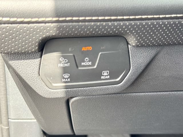 Used 2024 Volkswagen Atlas Cross Sport SE AWD/4WD image 25