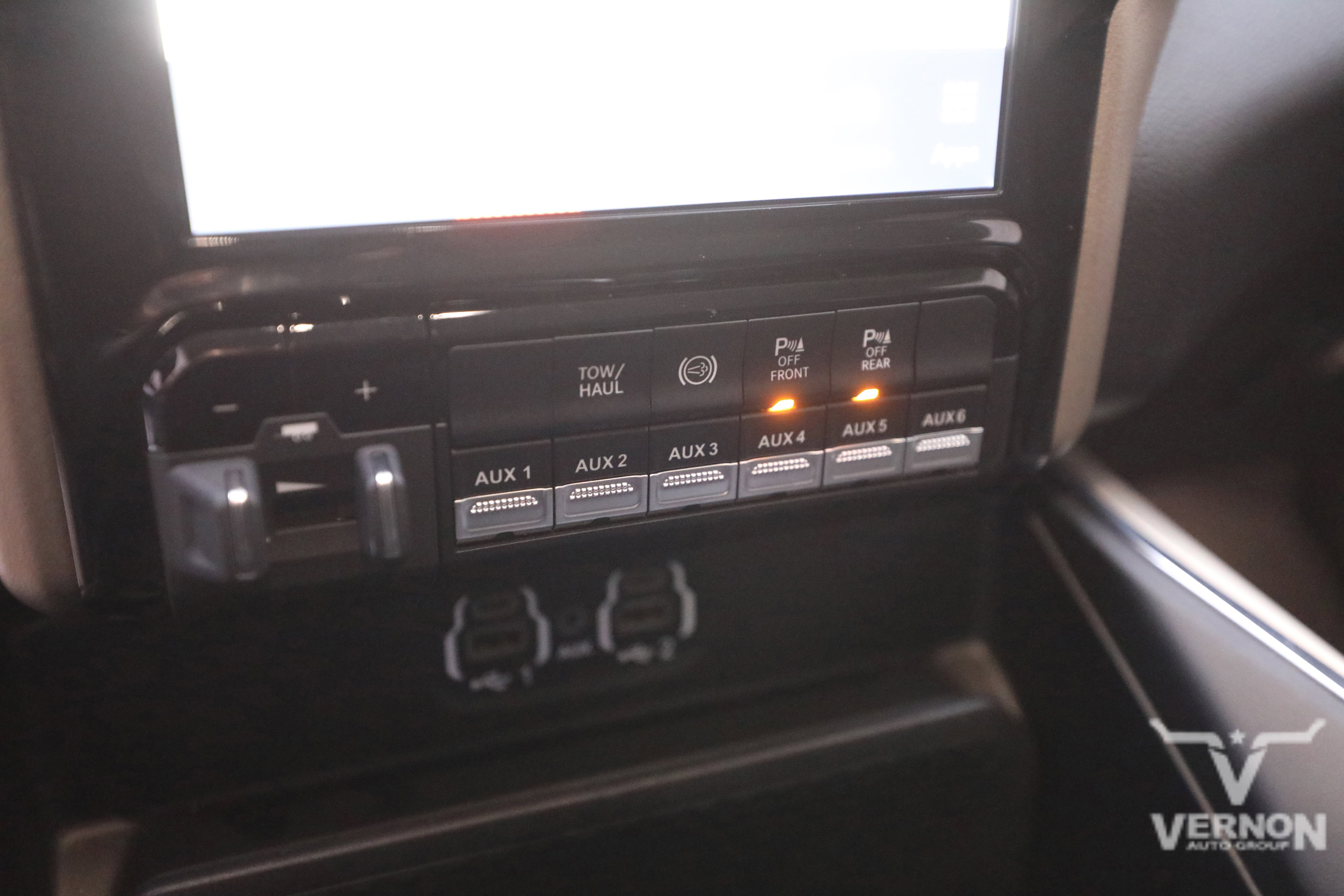 Used 2024 RAM 3500 Laramie w/ Chrome Bumper Package image 23