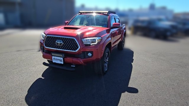 Used 2019 Toyota Tacoma TRD Sport w/ Technology Package AWD/4WD image 4