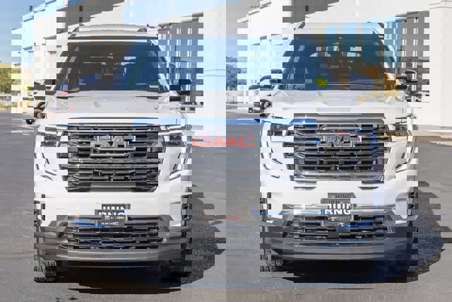 Used 2025 GMC Acadia Elevation image 2