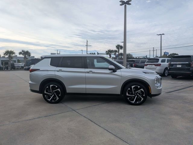 Used 2024 Mitsubishi Outlander SE AWD/4WD image 2