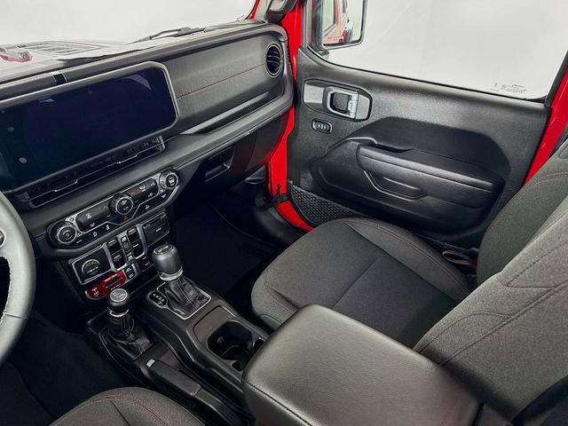 Used 2025 Jeep Wrangler Unlimited Rubicon AWD/4WD image 23