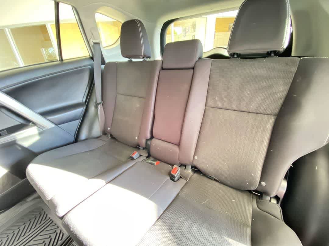 Used 2018 Toyota RAV4 XLE AWD/4WD image 25