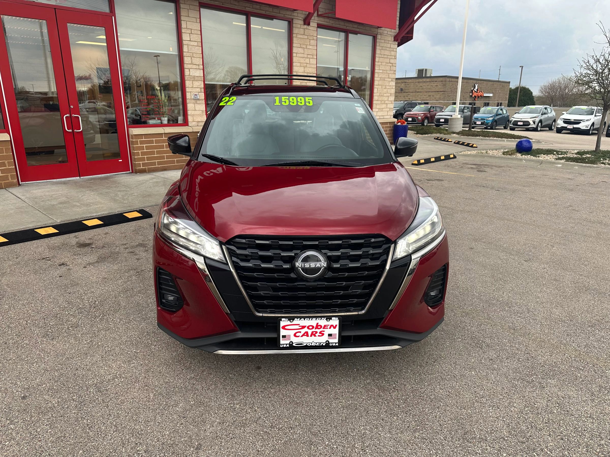 Used 2022 Nissan Kicks SR w/ Premium Package FWD image 2