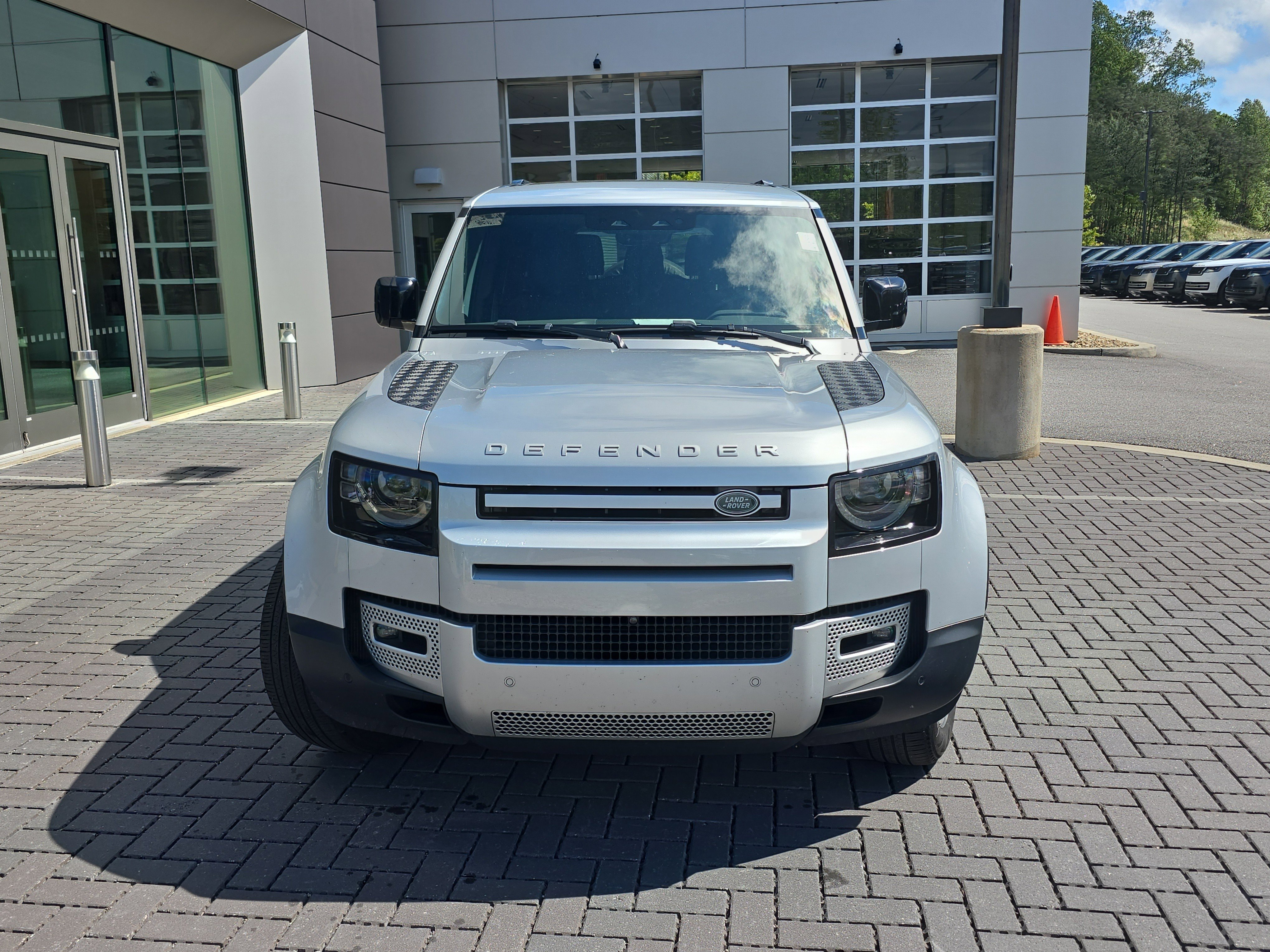 Certified 2023 Land Rover Defender 130 SE AWD/4WD image 2