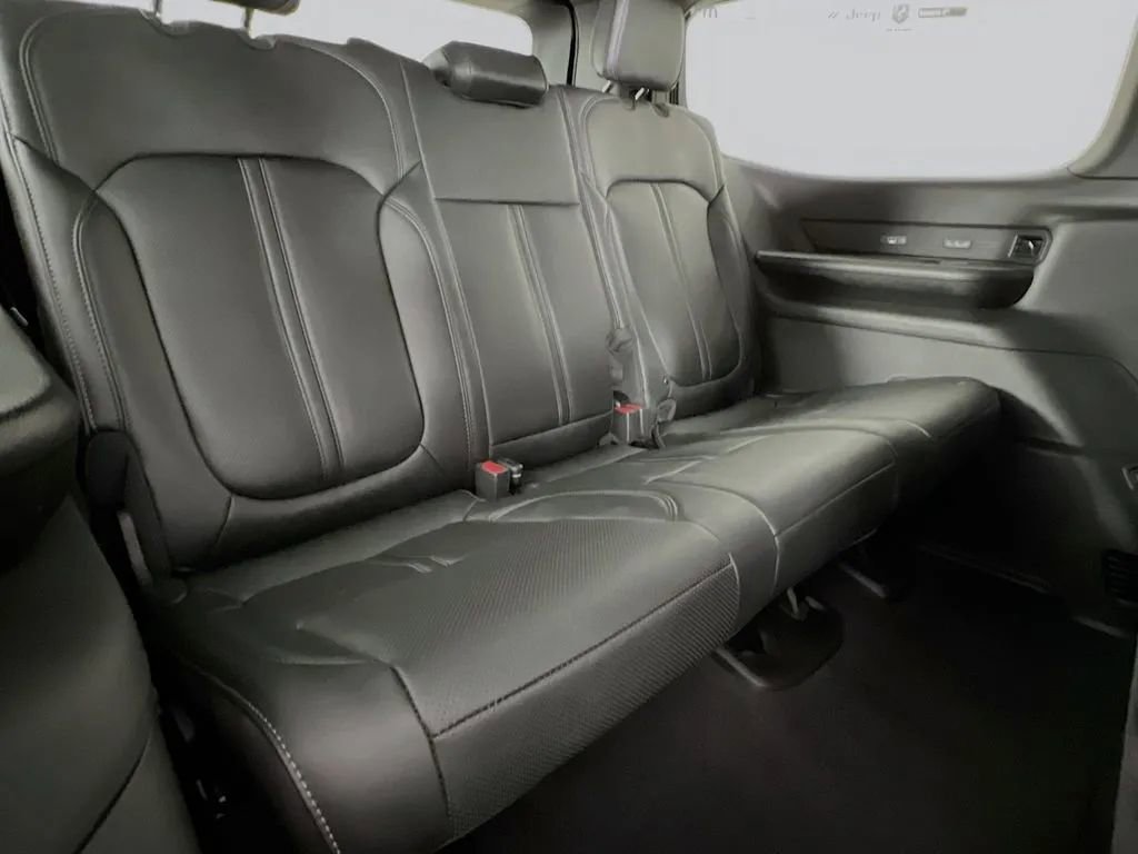 New 2026 Jeep Grand Wagoneer Limited w/ Rear Seat Video Group I AWD/4WD image 30