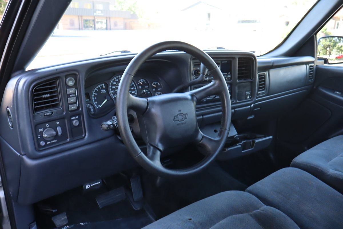Used 1999 Chevrolet Silverado 2500 LS w/ Firm Ride Suspension Pkg AWD/4WD image 15
