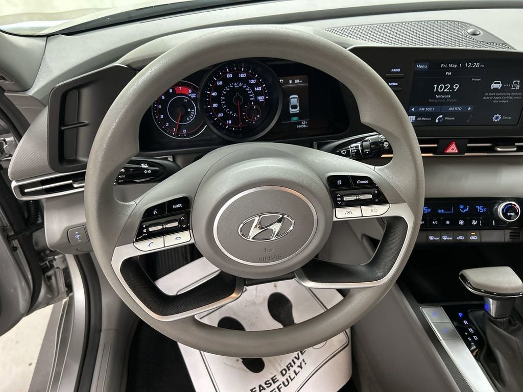 Used 2023 Hyundai Elantra SEL w/ Cargo Package FWD image 4
