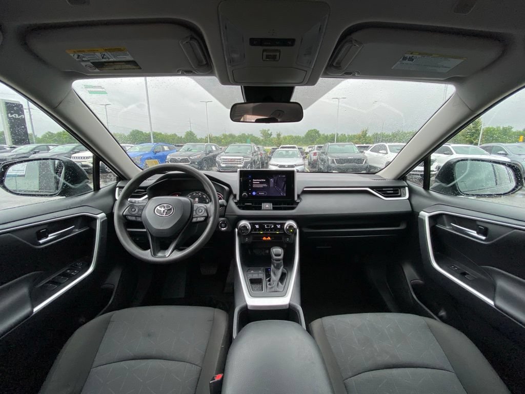 Used 2025 Toyota RAV4 XLE FWD image 22