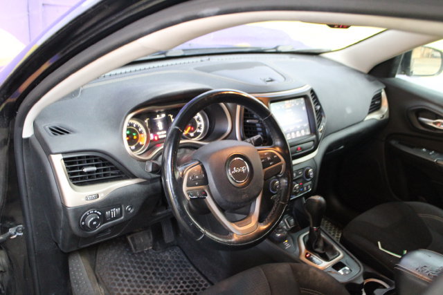 Used 2015 Jeep Cherokee Latitude w/ Comfort/Convenience Group AWD/4WD image 14