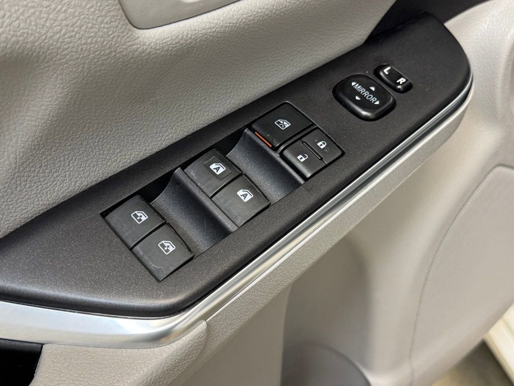 Used 2016 Toyota Camry SE FWD image 9