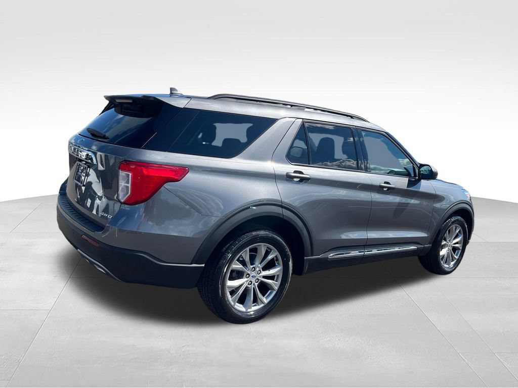 Used 2022 Ford Explorer XLT w/ Equipment Group 202A AWD/4WD image 5