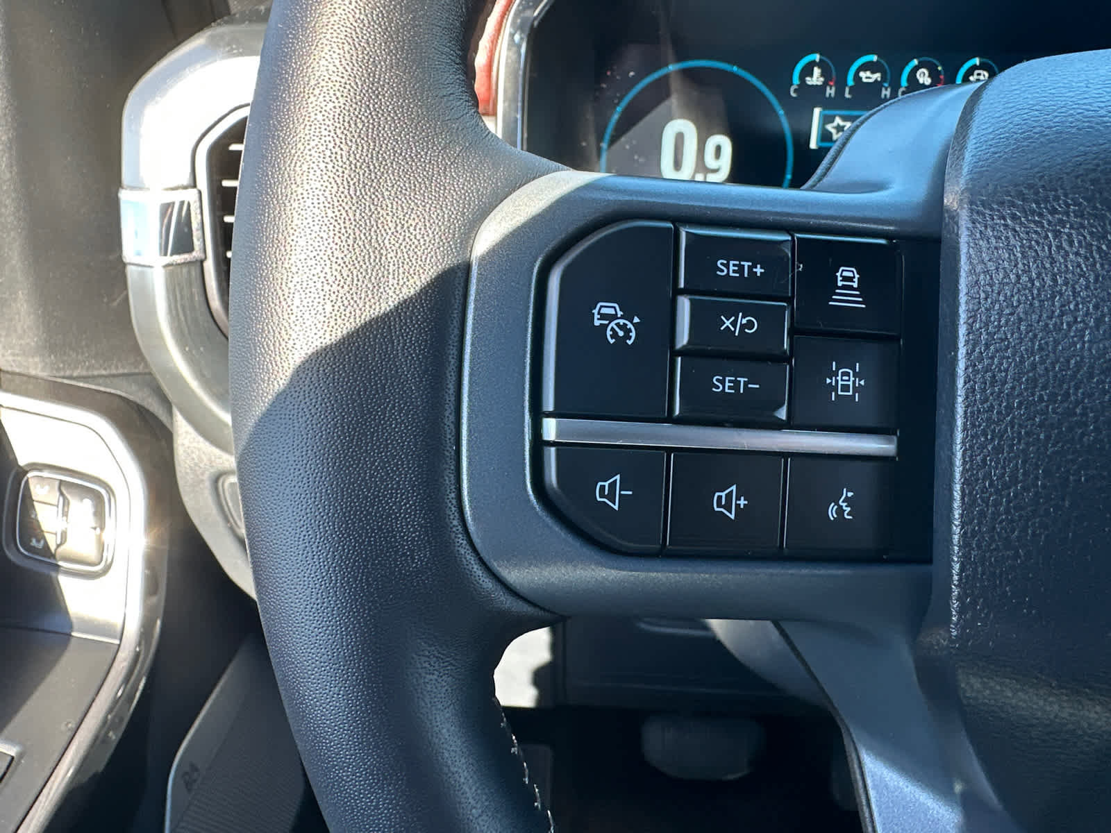 Used 2023 Ford F150 Lariat w/ Equipment Group 502A High image 22