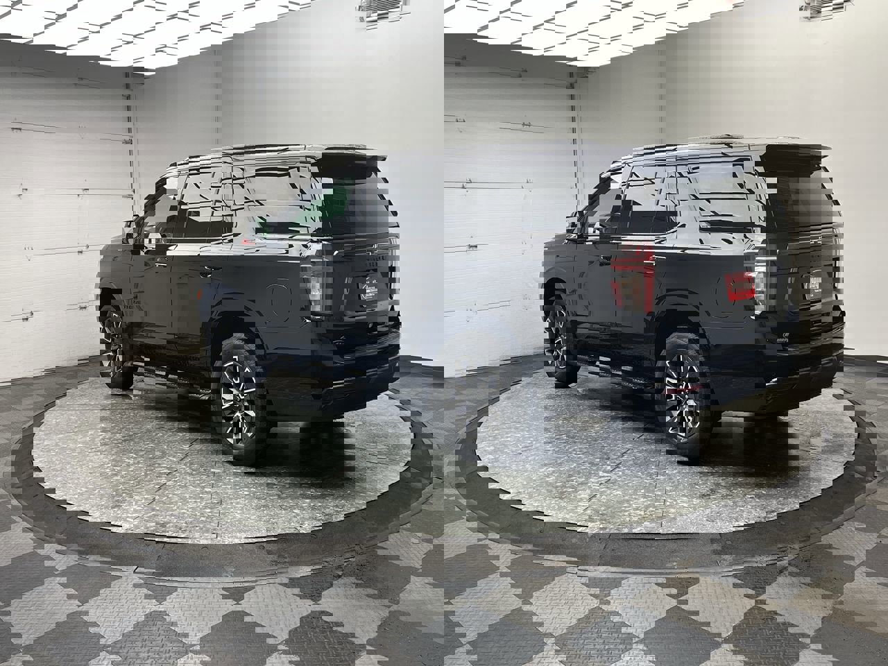 Certified 2022 Chevrolet Tahoe Z71 w/ Luxury Package AWD/4WD image 2