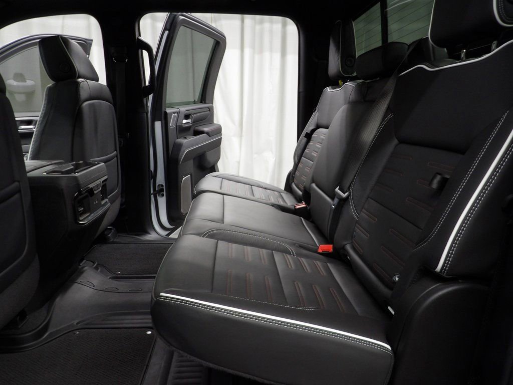 Used 2025 GMC Sierra 2500 AT4X image 12