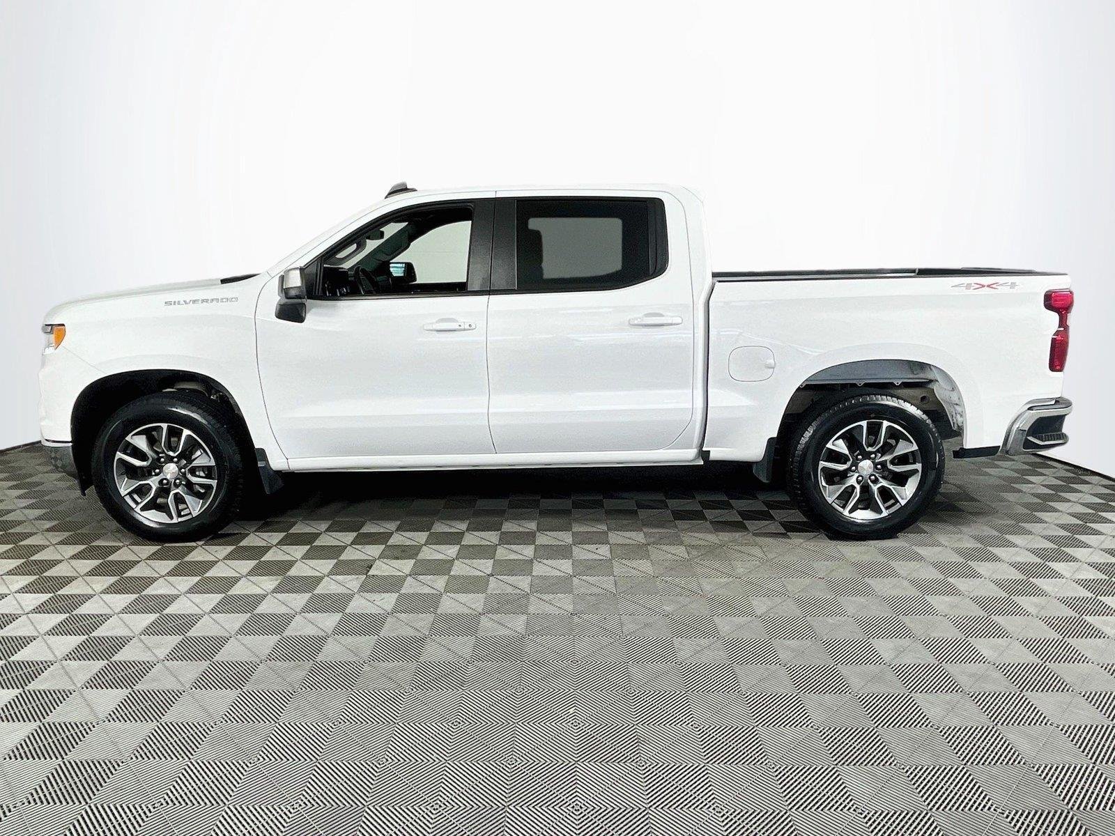 Used 2024 Chevrolet Silverado 1500 LT AWD/4WD image 4