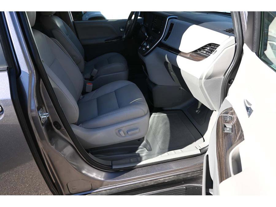 Used 2020 Toyota Sienna XLE FWD image 15