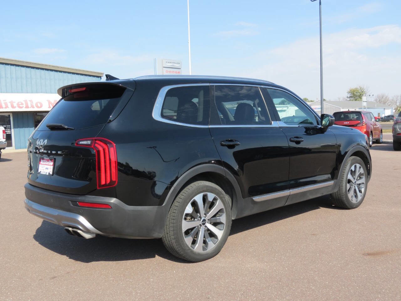 Used 2022 Kia Telluride EX w/ EX Premium Package image 2