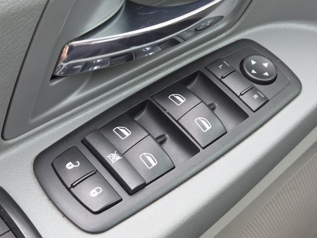 Used 2008 Chrysler Town & Country LX FWD image 18