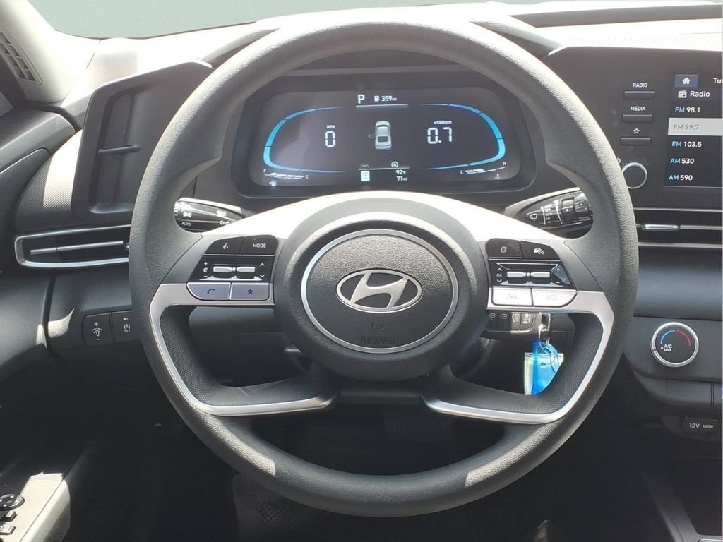Used 2026 Hyundai Elantra SE FWD image 20