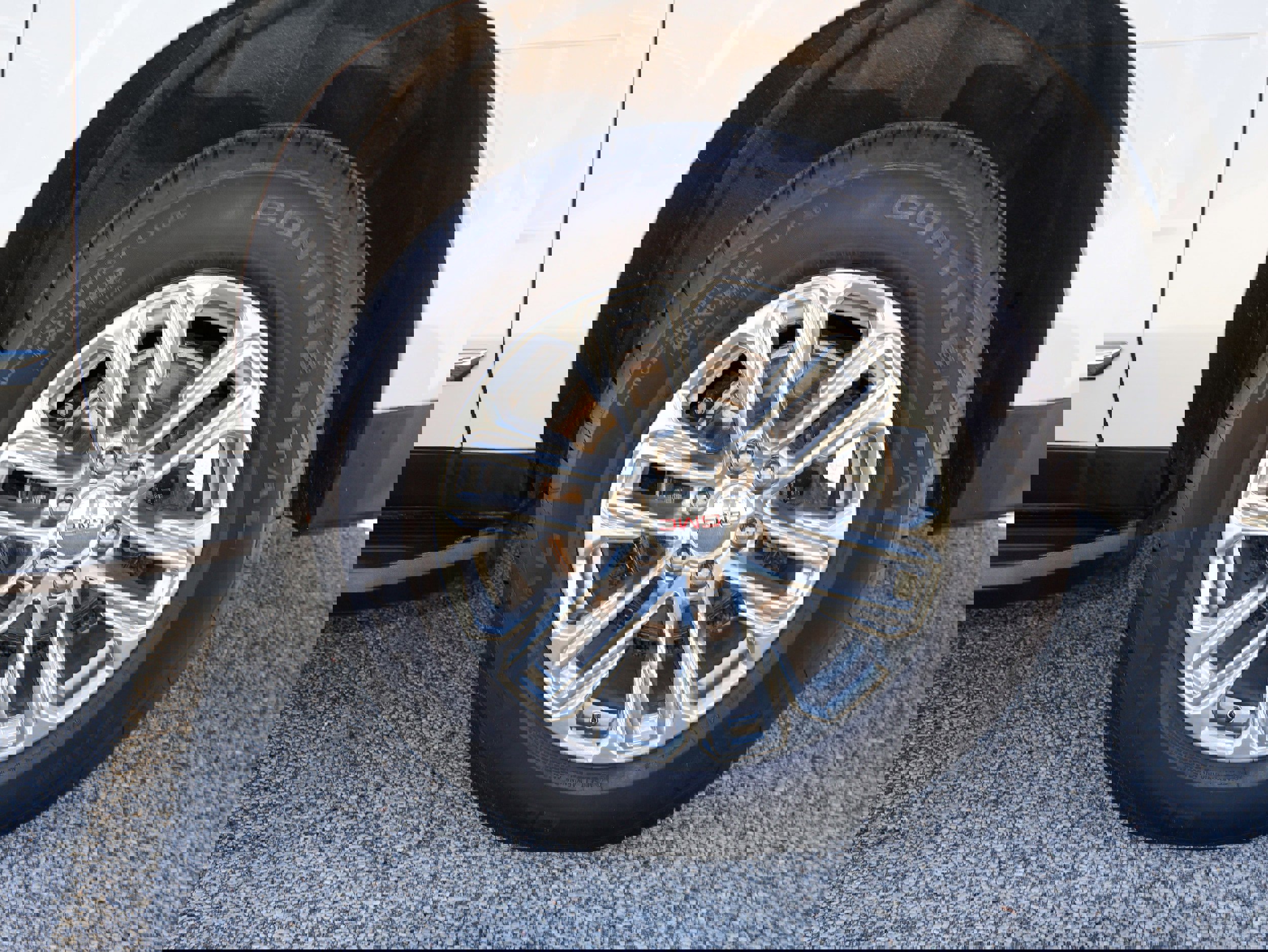 Used 2022 GMC Yukon XL SLT w/ SLT Premium Package image 41