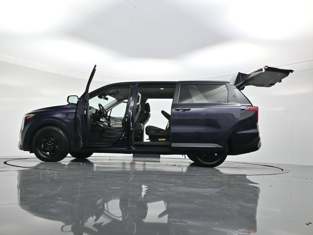 Used 2025 Kia Carnival FWD image 54