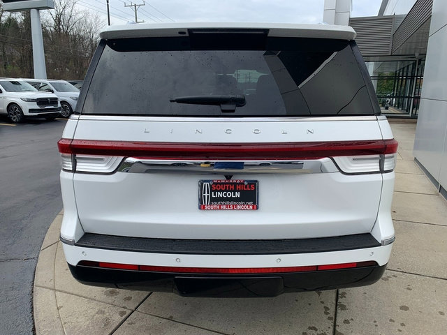 Certified 2023 Lincoln Navigator Reserve w/ Monochromatic Package AWD/4WD image 4