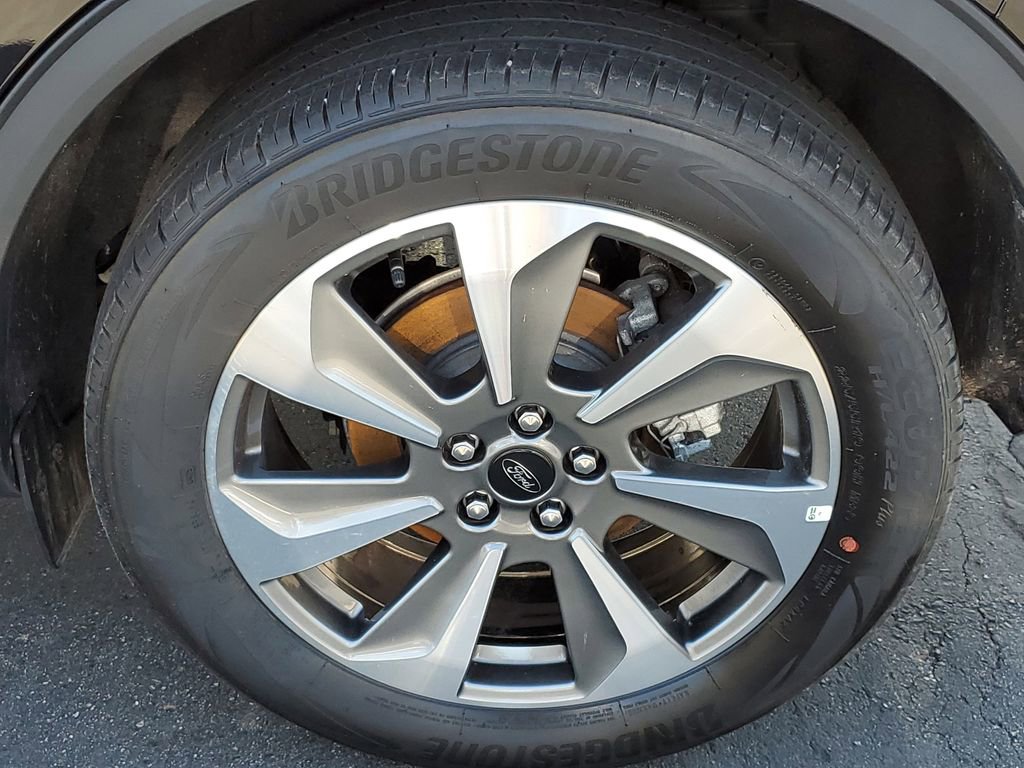 Certified 2025 Ford Escape Platinum image 37