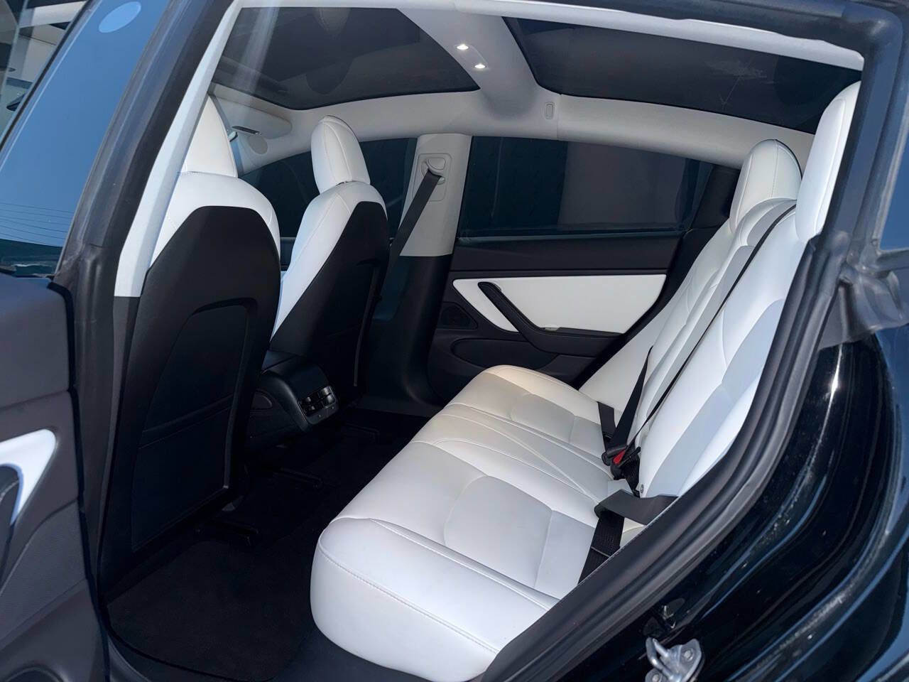 Used 2018 Tesla Model 3 Long Range image 30