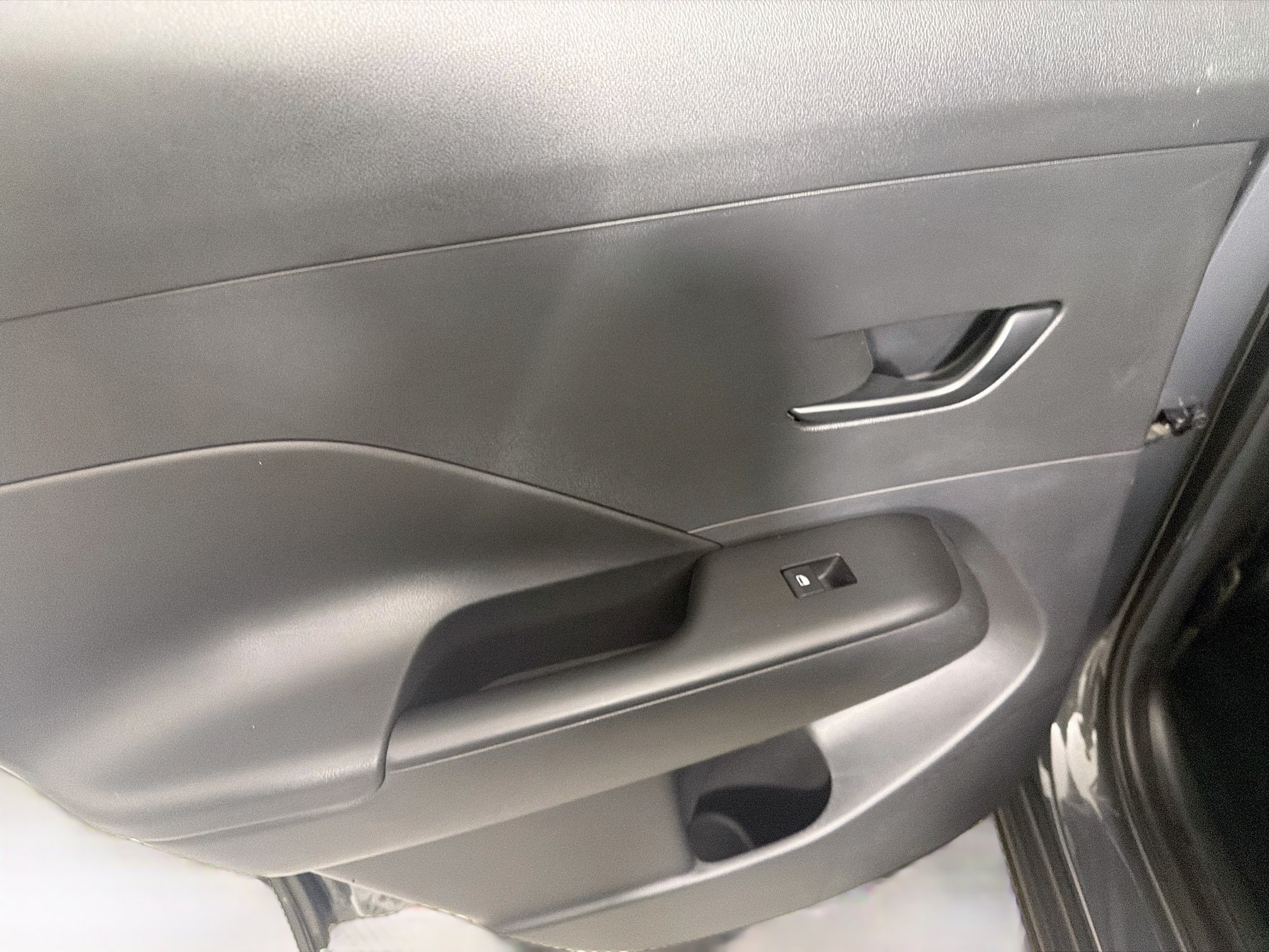 Used 2025 Hyundai Kona SEL FWD image 24