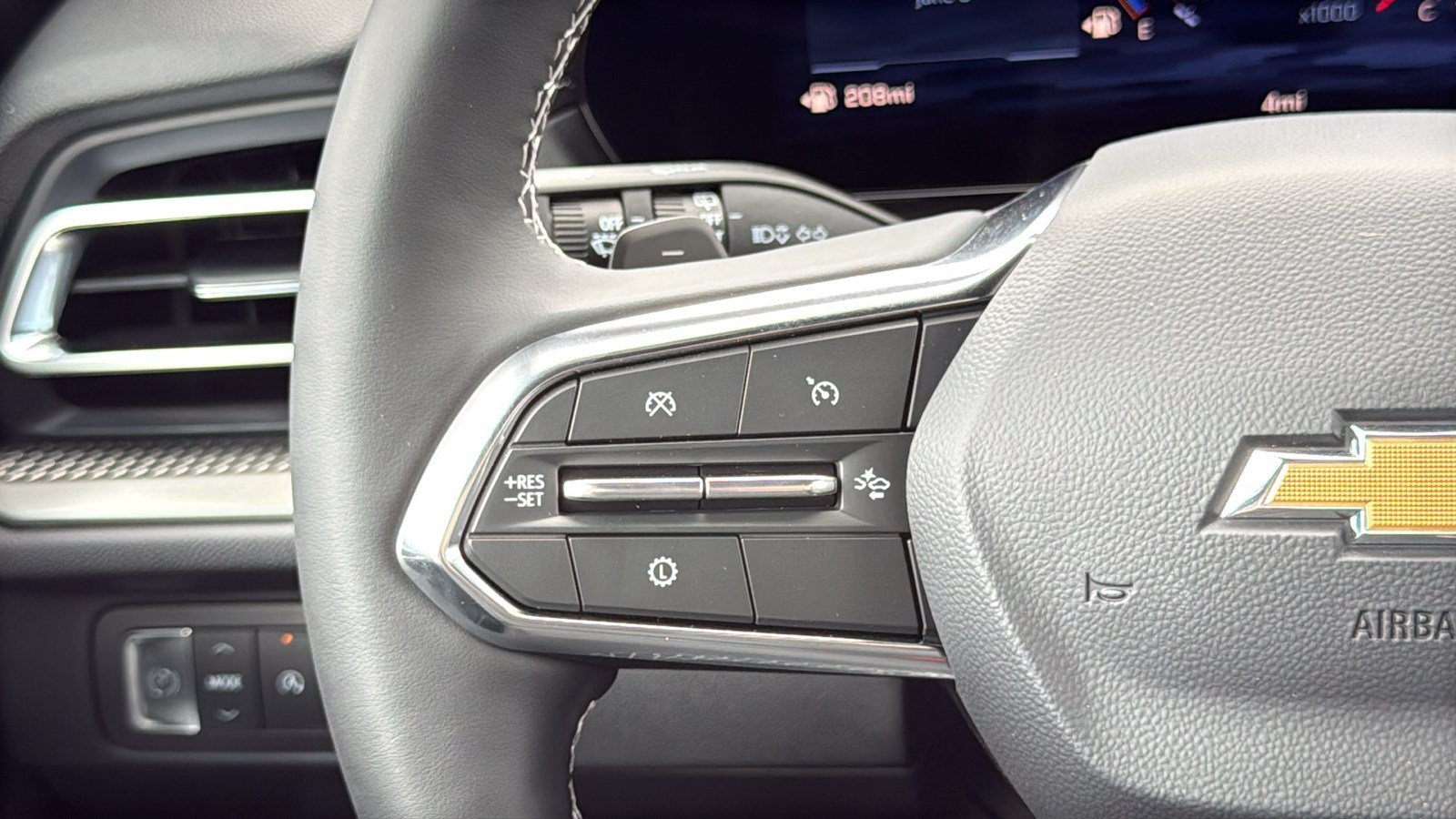 New 2026 Chevrolet Traverse LT w/ Driver Confidence Package FWD image 21